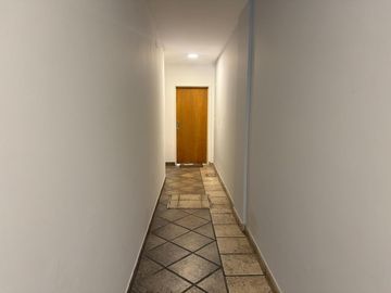 EXCELENTE 3 AMBIENTES CON PATIO APTO VIVIENDA Y PROFESIONAL