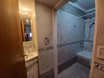 EXCELENTE 3 AMBIENTES CON PATIO APTO VIVIENDA Y PROFESIONAL