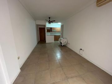 EXCELENTE 3 AMBIENTES CON PATIO APTO VIVIENDA Y PROFESIONAL