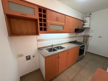 EXCELENTE 3 AMBIENTES CON PATIO APTO VIVIENDA Y PROFESIONAL