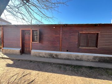 IMPECABLE CABAÑA EN VILLA PARQUE SIQUIMAN A 200 M DE RUTA 38 REF 2044