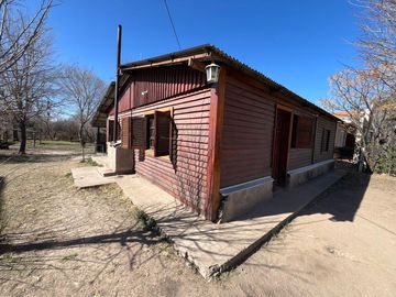 IMPECABLE CABAÑA EN VILLA PARQUE SIQUIMAN A 200 M DE RUTA 38 REF 2044