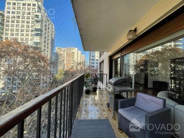 Piso de Categoría 4 Ambientes con cochera en Belgrano!