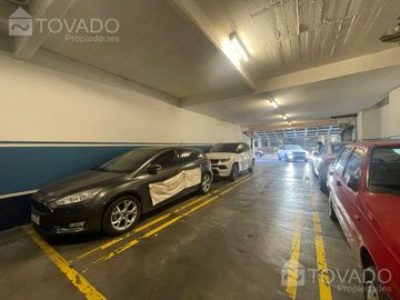 Piso de Categoría 4 Ambientes con cochera en Belgrano!