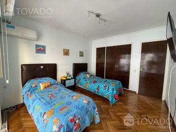 Piso de Categoría 4 Ambientes con cochera en Belgrano!