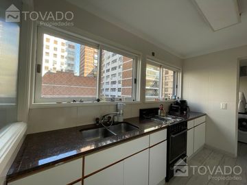 Piso de Categoría 4 Ambientes con cochera en Belgrano!