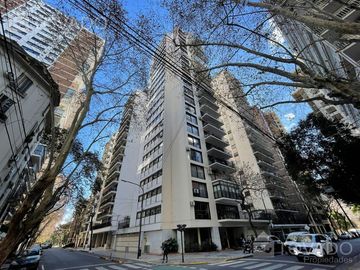 Piso de Categoría 4 Ambientes con cochera en Belgrano!