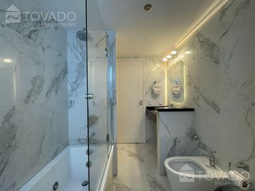 Piso de Categoría 4 Ambientes con cochera en Belgrano!