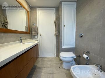 Piso de Categoría 4 Ambientes con cochera en Belgrano!