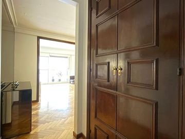 Piso de Categoría 4 Ambientes con cochera en Belgrano!