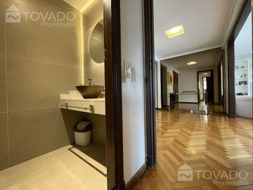 Piso de Categoría 4 Ambientes con cochera en Belgrano!