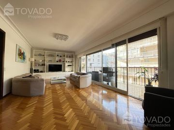 Piso de Categoría 4 Ambientes con cochera en Belgrano!