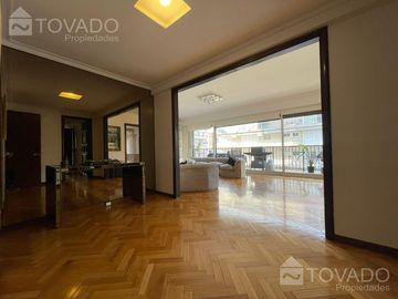 Piso de Categoría 4 Ambientes con cochera en Belgrano!