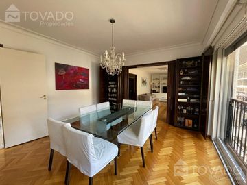 Piso de Categoría 4 Ambientes con cochera en Belgrano!
