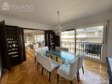 Piso de Categoría 4 Ambientes con cochera en Belgrano!