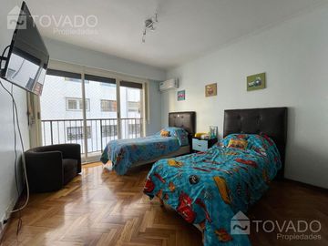 Piso de Categoría 4 Ambientes con cochera en Belgrano!