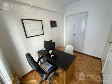 Piso de Categoría 4 Ambientes con cochera en Belgrano!