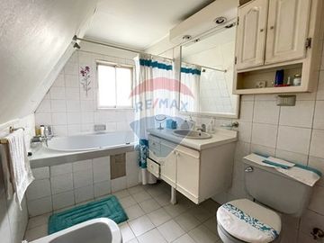 Amplia casa sector Alianza Francesa, Vitacura