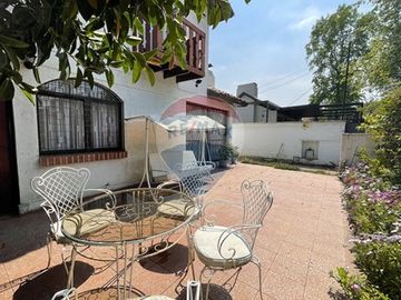 Amplia casa sector Alianza Francesa, Vitacura