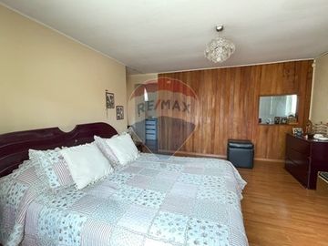 Amplia casa sector Alianza Francesa, Vitacura