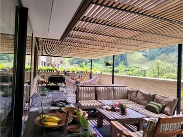 Venta de Apartamento con Gran Terraza en el Retiro Unidad Cerrada