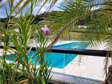 Venta de Apartamento con Gran Terraza en el Retiro Unidad Cerrada