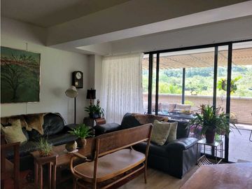 Venta de Apartamento con Gran Terraza en el Retiro Unidad Cerrada