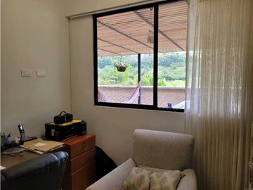Venta de Apartamento con Gran Terraza en el Retiro Unidad Cerrada