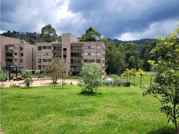 Venta de Apartamento con Gran Terraza en el Retiro Unidad Cerrada