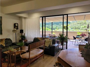 Venta de Apartamento con Gran Terraza en el Retiro Unidad Cerrada