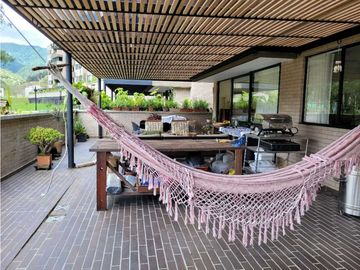 Venta de Apartamento con Gran Terraza en el Retiro Unidad Cerrada