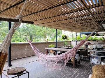 Venta de Apartamento con Gran Terraza en el Retiro Unidad Cerrada