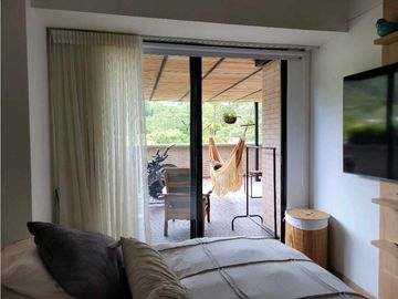 Venta de Apartamento con Gran Terraza en el Retiro Unidad Cerrada
