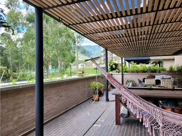 Venta de Apartamento con Gran Terraza en el Retiro Unidad Cerrada