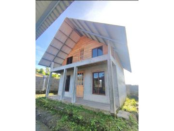 VENDO CABAÑA CASI TERMINADA EN COORDILLERA