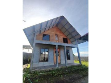 VENDO CABAÑA CASI TERMINADA EN COORDILLERA