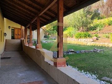 Espectacular Casa Colonial en Hacienda Chacabuco