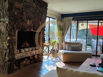 Espectacular Casa Colonial en Hacienda Chacabuco