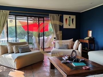 Espectacular Casa Colonial en Hacienda Chacabuco