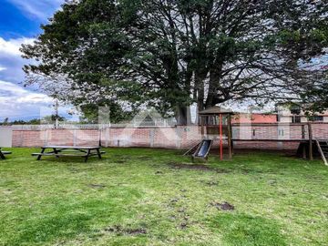 Casa en venta Tumbaco con amplio jardín dentro de Conjunto Privado