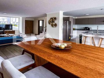 Casa en venta Tumbaco con amplio jardín dentro de Conjunto Privado