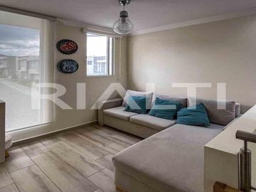 Casa en venta Tumbaco con amplio jardín dentro de Conjunto Privado