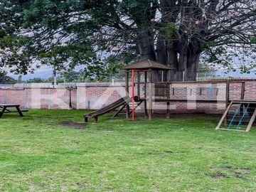 Casa en venta Tumbaco con amplio jardín dentro de Conjunto Privado