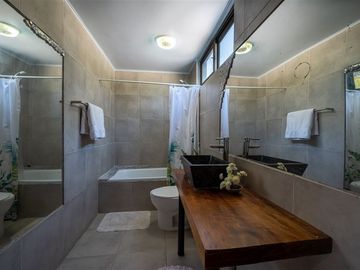 Casa en Venta en Interior Club de Golf Huinganal, Limache