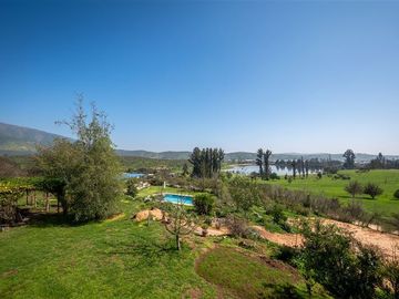 Casa en Venta en Interior Club de Golf Huinganal, Limache