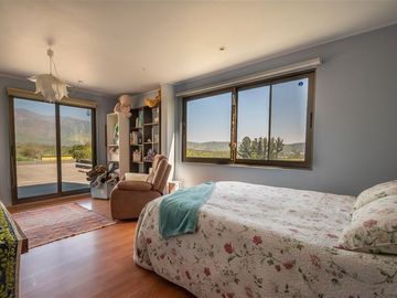 Casa en Venta en Interior Club de Golf Huinganal, Limache