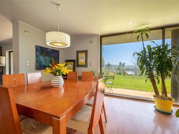 Casa en Venta en Interior Club de Golf Huinganal, Limache