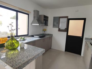 Venta Casa 2 Plantas, 3 Dormitorios. Urbanización Costa Brisa, Km 19.5 vía a la Costa (mfv-aqt)