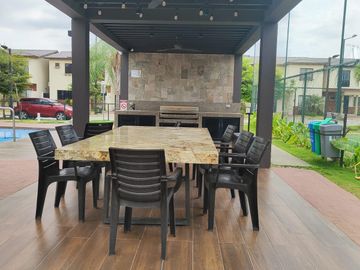 Venta Casa 2 Plantas, 3 Dormitorios. Urbanización Costa Brisa, Km 19.5 vía a la Costa (mfv-aqt)