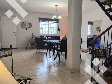 Venta/Permuta amplio duplex en Mendoza capital por depto en Neuquen
